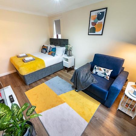 Grange Studio Apartment - Heathrow 스테인스 외부 사진