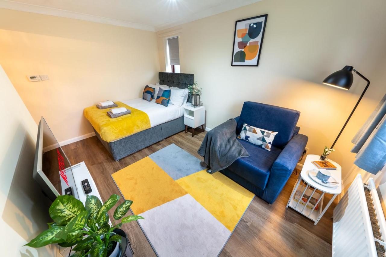 Grange Studio Apartment - Heathrow 스테인스 외부 사진