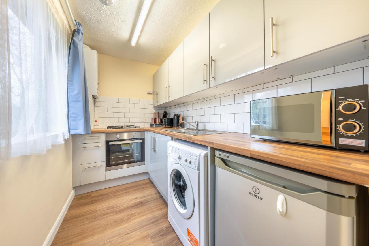 Grange Studio Apartment - Heathrow 스테인스 외부 사진