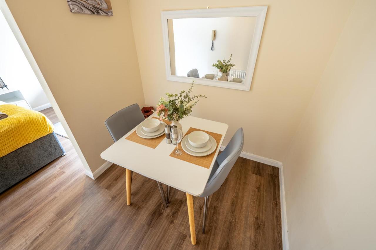 Grange Studio Apartment - Heathrow 스테인스 외부 사진