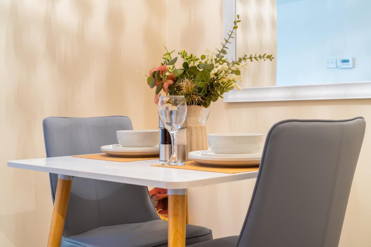 Grange Studio Apartment - Heathrow 스테인스 외부 사진