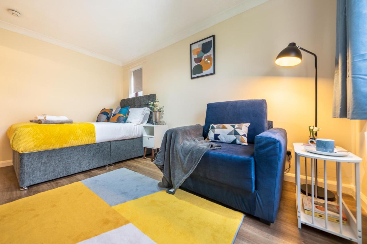 Grange Studio Apartment - Heathrow 스테인스 외부 사진