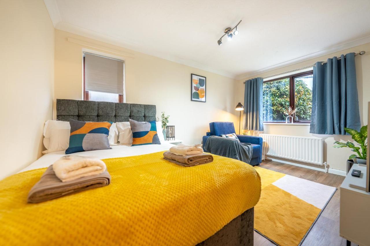 Grange Studio Apartment - Heathrow 스테인스 외부 사진