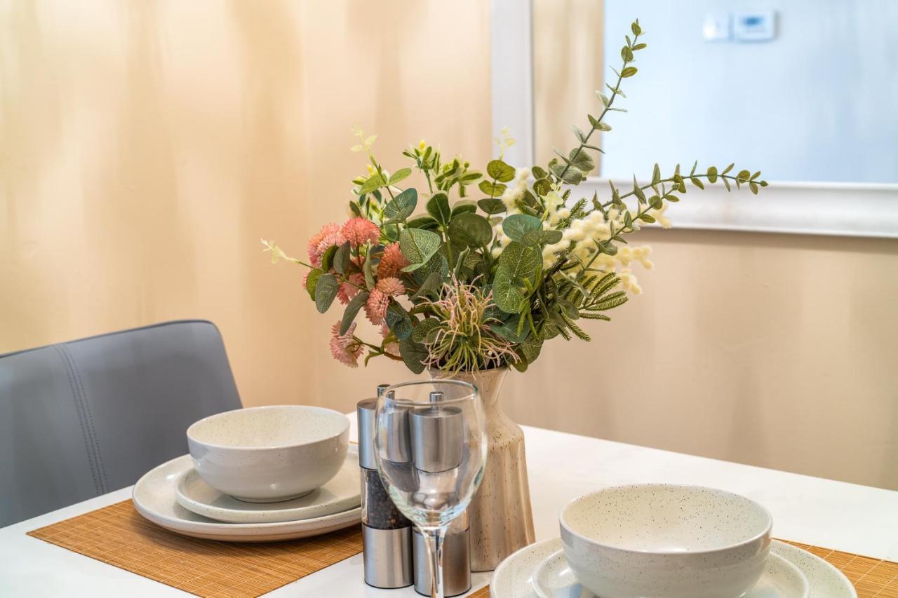 Grange Studio Apartment - Heathrow 스테인스 외부 사진